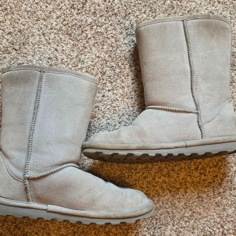 Bearpaw Women's Grey Boots
